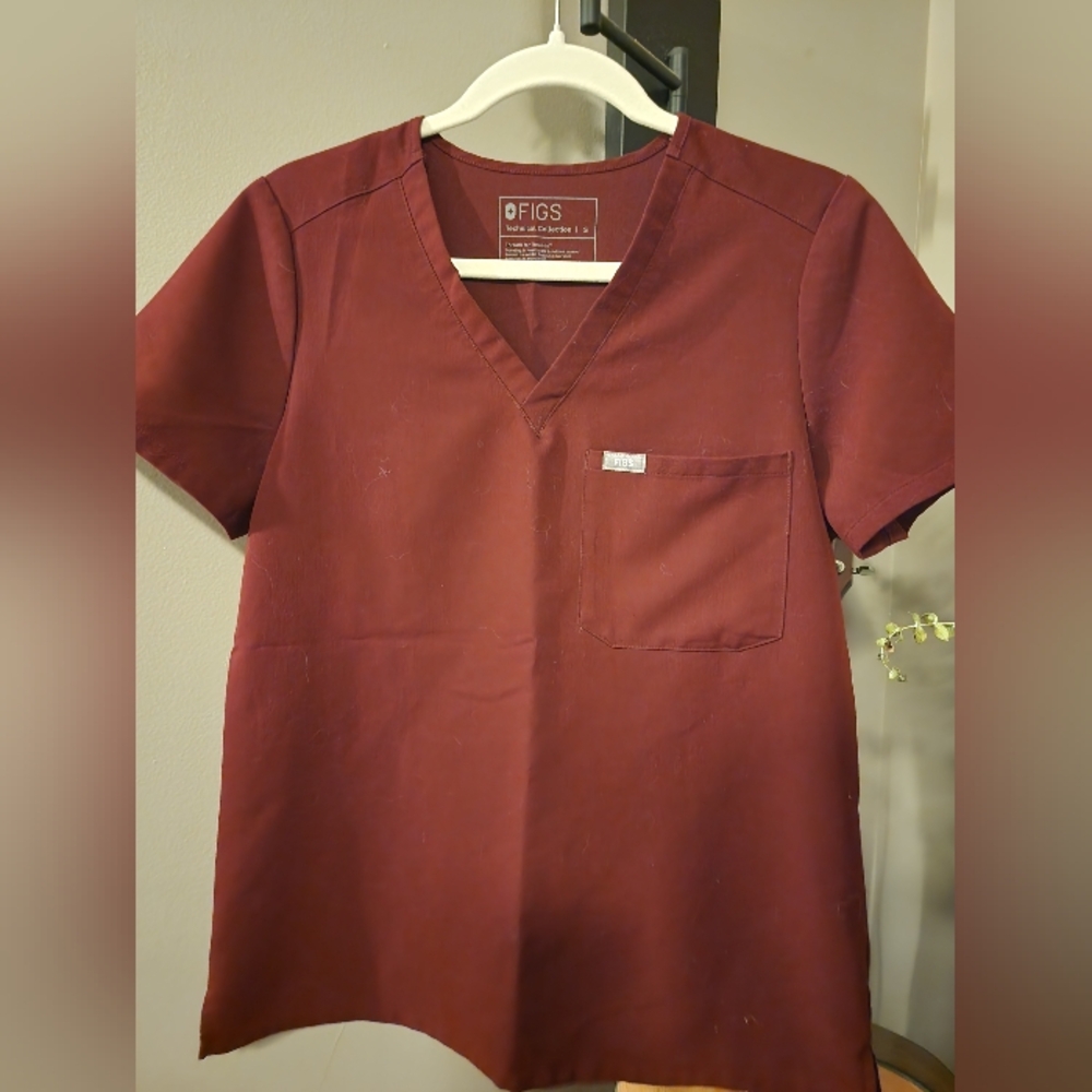 Figs scrub top